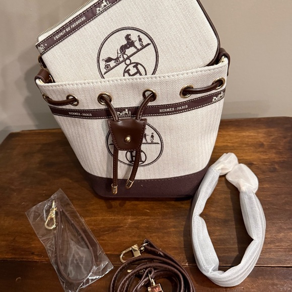 Hermes Brown and Cream Shoulder Bag with wristlet. - Picture 6 of 6